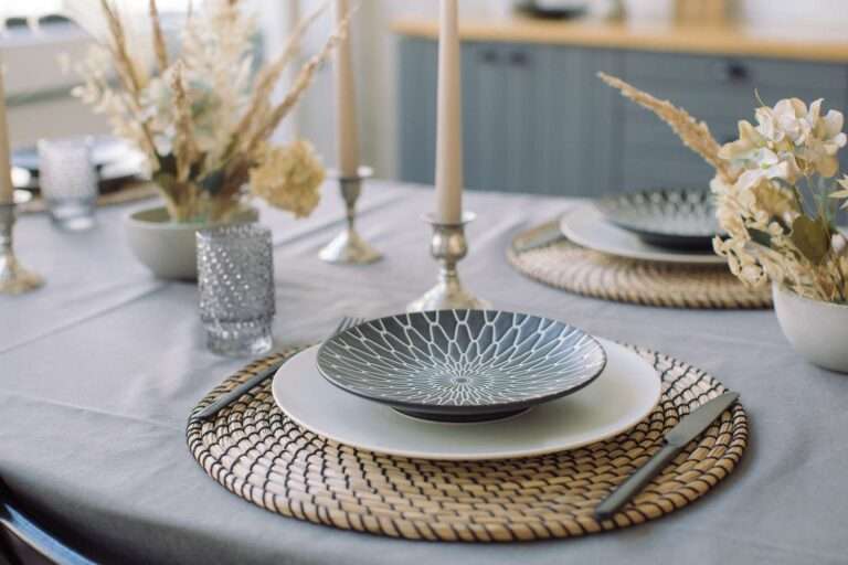 Setting the perfect tablescape for a gathering is more than just arranging plates and utensils—it’s about creating an atmosphere that enhances the dining experience and reflects your style. Whether you're hosting a formal dinner or a casual brunch, a well-designed tablescape can elevate your gathering and make it feel special. In this guide, we’ll explore how to set a stunning tablescape for any occasion, from selecting the right tableware to adding finishing touches that will leave a lasting impression on your guests.